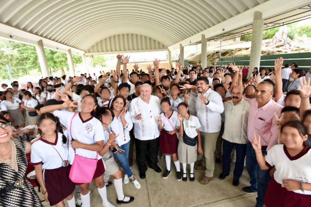 Zenyazen mantiene la convicción de trabajar y recorrer Veracruz para atender necesidades del sector educativo