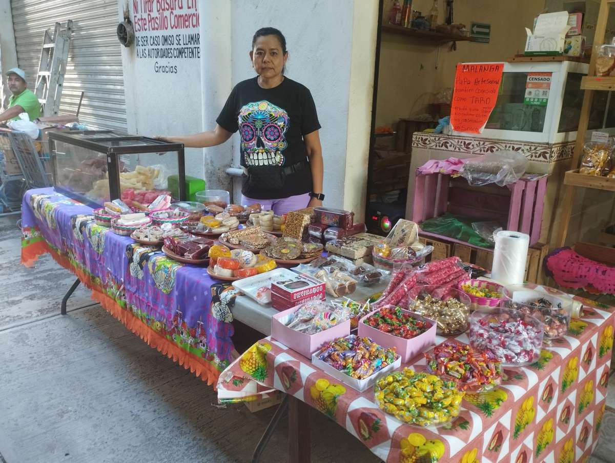 Dulces Tradicionales en el Pasillo de Su Bodega Mercado en Pánuco
