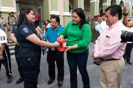 Reconoce alcalde de Córdoba labor de bomberos en inicio de Colecta Anual 2023