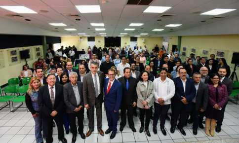 SEV reconoce al Instituto Superior de Xalapa a 25 años de éxito