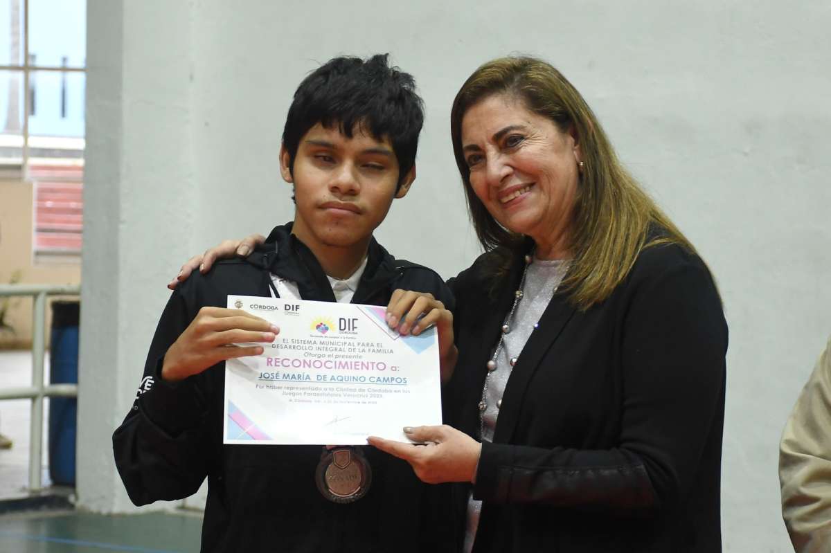 Reconoce Ayuntamiento a paratletas del club de Deporte Adaptado Sin Límites