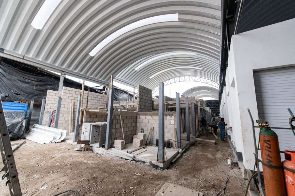 Avanza obra del Mercado Revolución con trabajos de colado en losas y red eléctrica