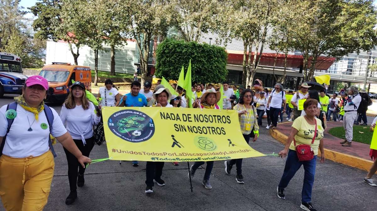 Al grito de ¡En lucha por la inclusión! marchan personas discapacitadas en Xalapa, exigen sean reconocidos en igualdad de condiciones    