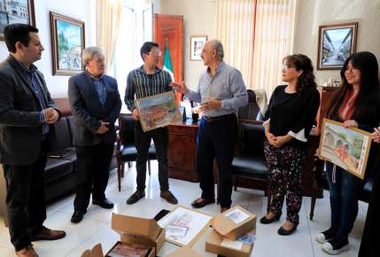 Recibe Ricardo Ahued a ganadores de la iniciativa Ilustra Mi Barrio