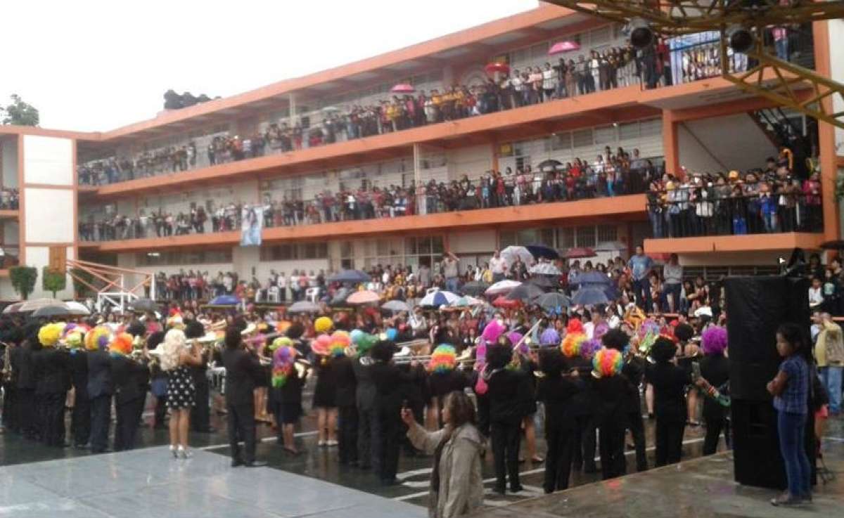 Denuncian padres de familia de la Técnica 3 de Xalapa desfalco millonario de sus aportaciones    