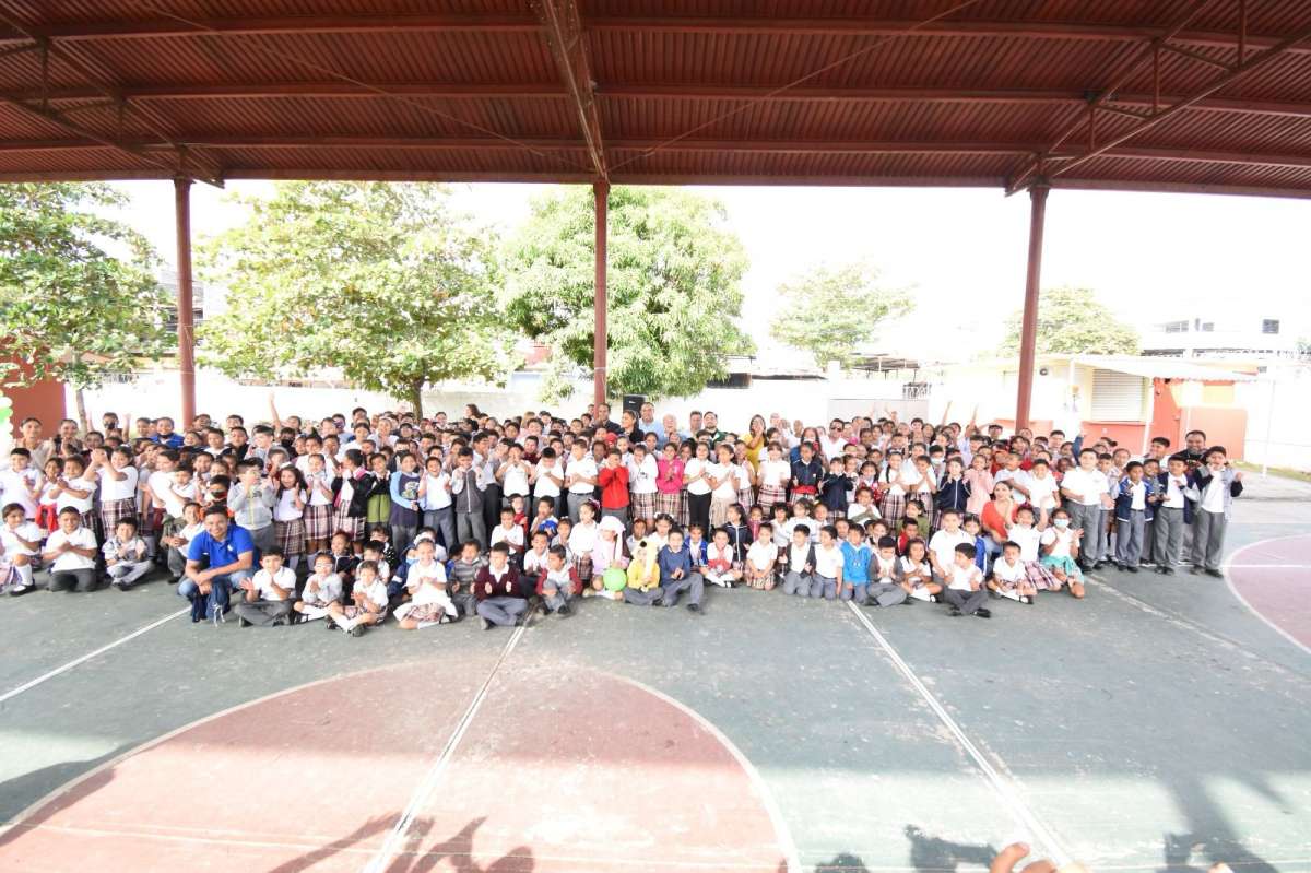 Marcos Isleño dignifica espacios educativos de Medellín con nuevas obras