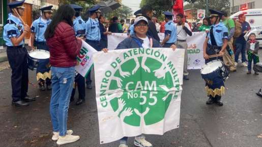 Realizan caravana docentes y alumnos de Educación Especial de Xalapa para visibilizar la situación de discapacidad que viven    
