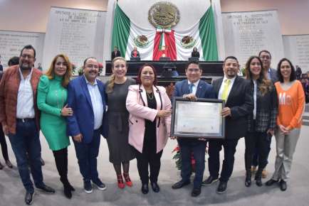 Entregan reconocimiento a institución ganadora del proyecto de memorial   