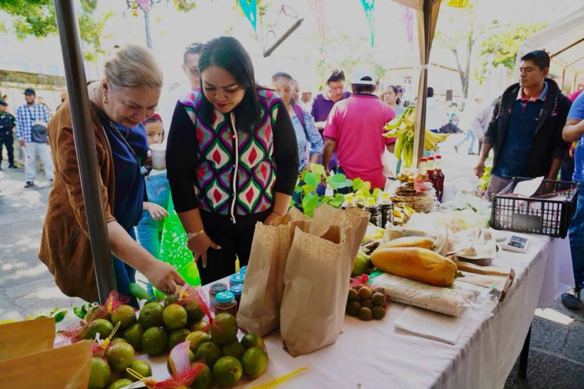 Inauguran autoridades “Tianguis Navideño”, con productos del campo; participan 220 productores