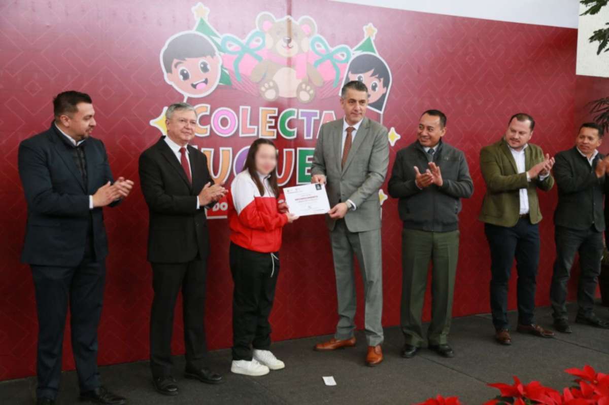 Reconoce secretario de Educación a voleibolista xalapeña que destacó en Campeonato Continental Norceca