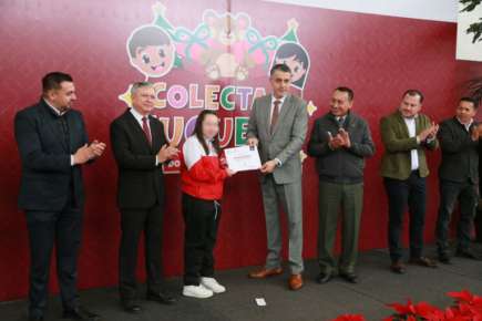 Reconoce secretario de Educación a voleibolista xalapeña que destacó en Campeonato Continental Norceca