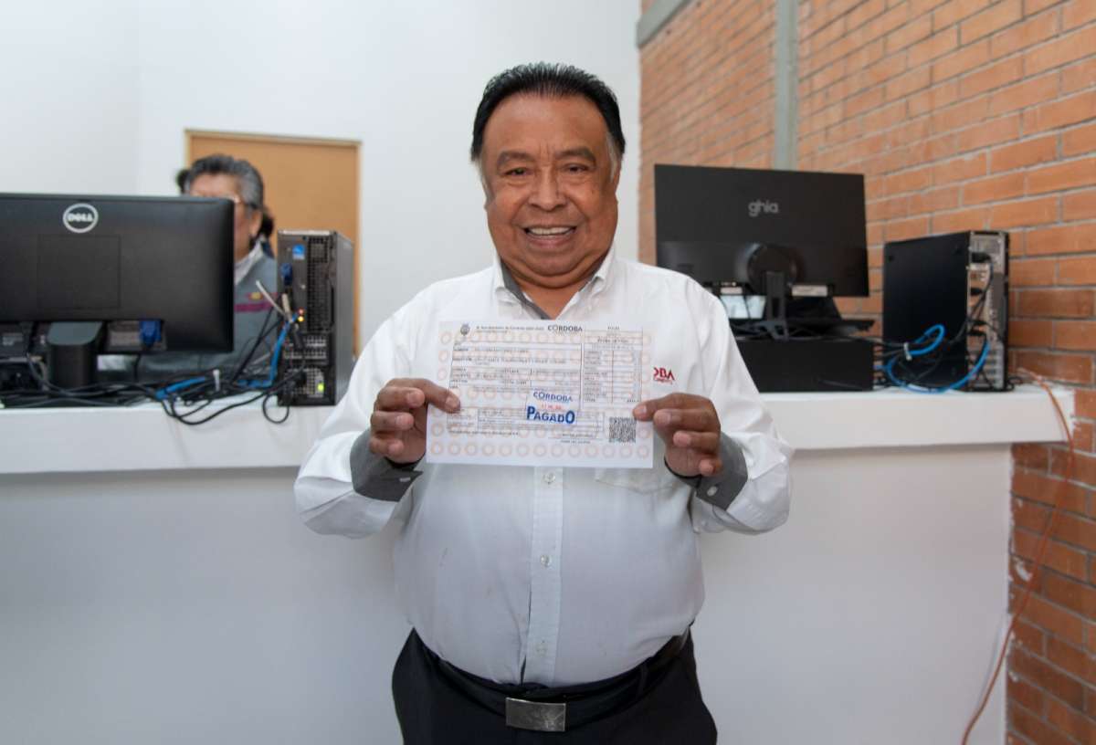 Inicia Alcalde con pago de predial, limpia pública y agua potable