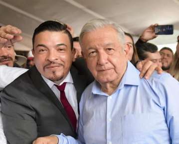 Juan Javier Gómez Cazarín, saludó y dialogó con el Presidente de México Andrés Manuel López Obrador.