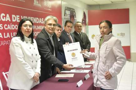 Gobierno entrega casas a familias de policías caídos; suman 111 en cinco años   