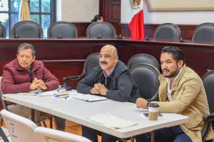 Atiende Ricardo Ahued a vecinos de la colonia Juárez