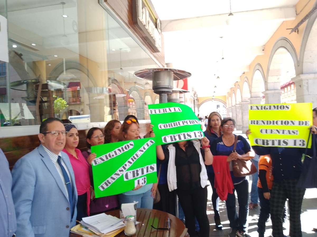 Demandan padres se familia del CBTIS 13 la destitución de su directora María Dalia Pérez     