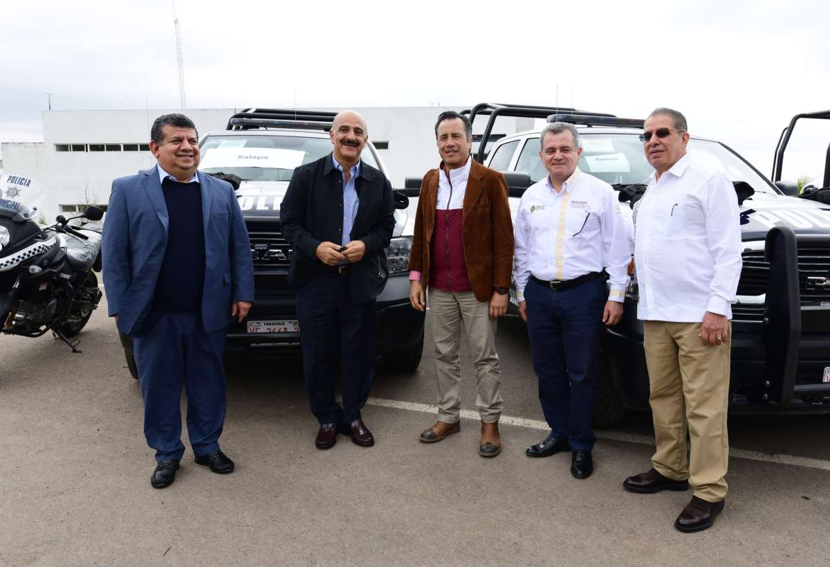 Recibe Xalapa vehículos para el fortalecimiento de la seguridad