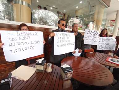 Denuncian vecinos que operación de tianguis de la calle Gildardo Avilés genera inseguridad en la zona, autoridades están rebasadas    