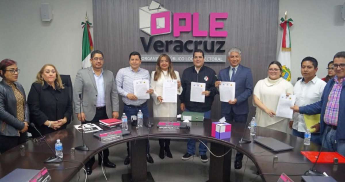 Alianza total PAN-PRI-PRD para las diputaciones locales; formalizan Coalición Fuerza y Corazón por Veracruz ante el OPLE   