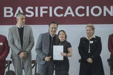 Con más de 40 mil bases, la Cuarta Transformación reconoce labor de trabajadores de la educación   
