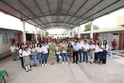 Inaugura Marcos Isleño domo de telesecundaria en Arboledas San Miguel