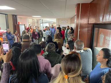 Trabajadores de base de Sefiplan se manifiestan en protesta porque les pretenden suprimir sus vacaciones   