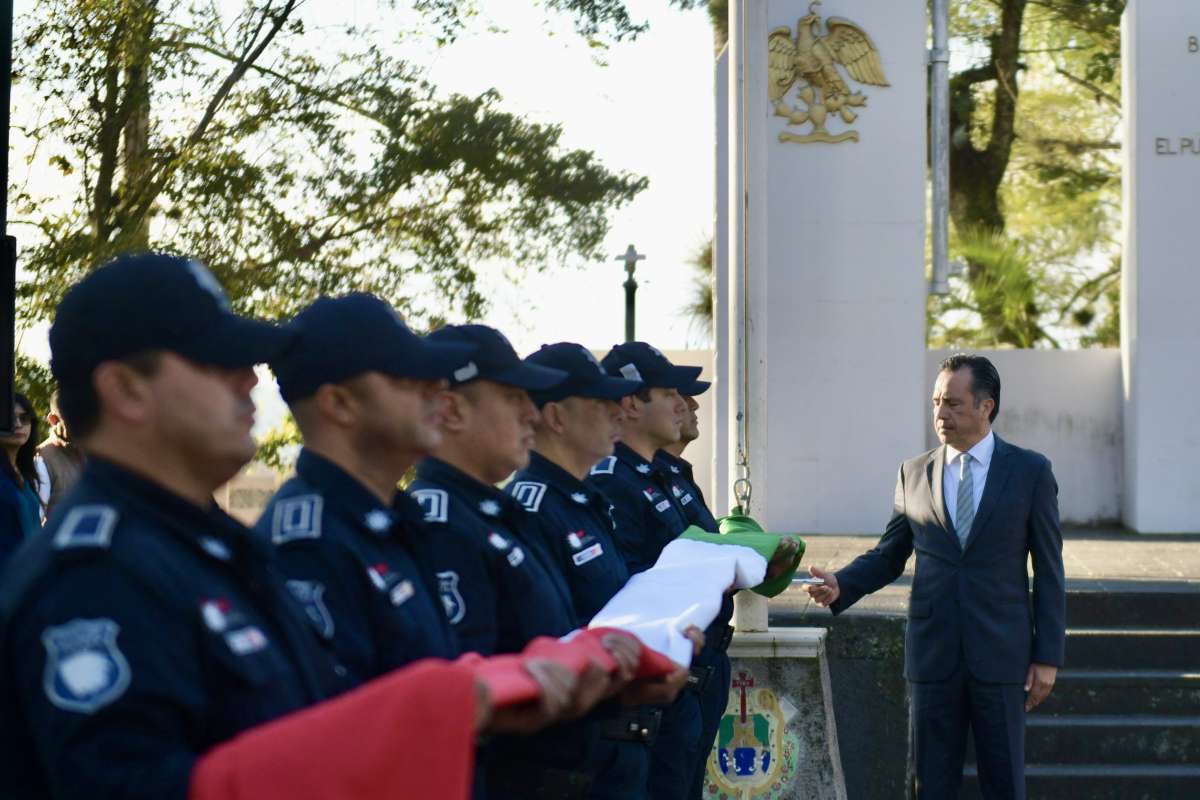 Conmemora Veracruz 107 aniversario de la Constitución de 1917   
