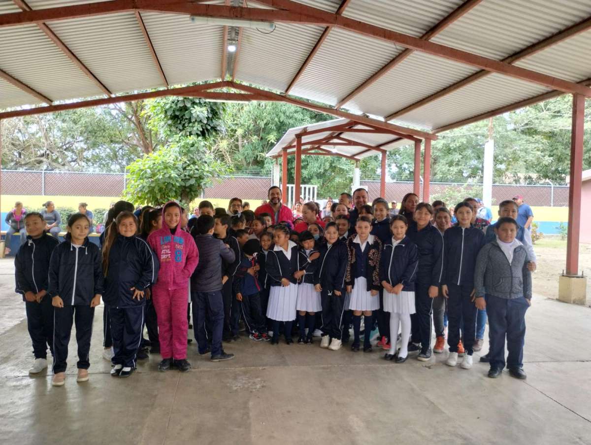 Alcalde Higuense Refrenda su Compromiso con la Educación en el Higo