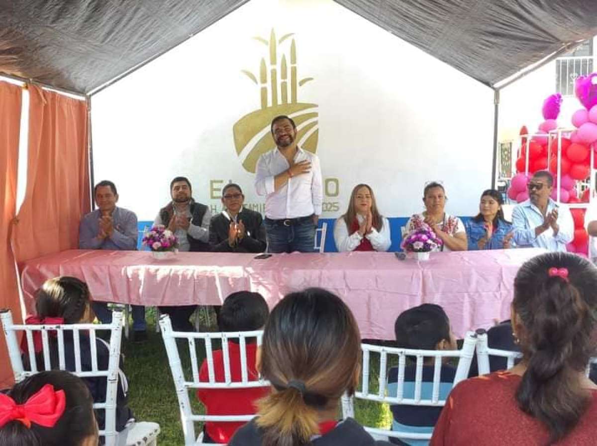 Alcalde Higuense Refrenda su Compromiso con la Educación, Entrega Aula en El Chote