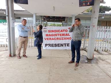 Agremiados del SMV toman las instalaciones de  la Escuela de Bachilleres Artículo 3º de esta ciudad   