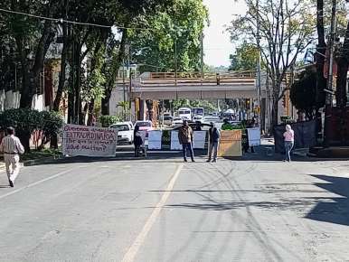 De nuevo padres de familia del CBTIS 13 bloquean avenidas Miguel Alemán y Villahermosa de Xalapa   