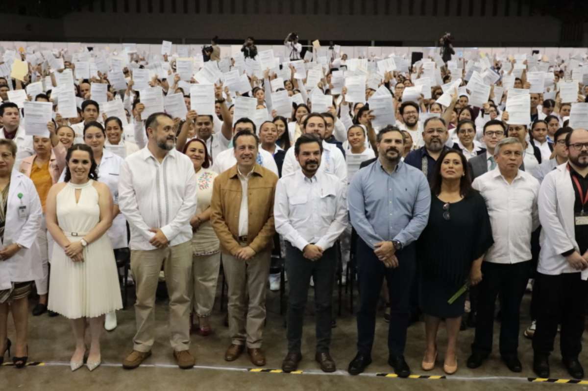 Entregan IMSS y gobierno de Veracruz basificación a 3 mil 328 trabajadores de la salud del IMSS-Bienestar   