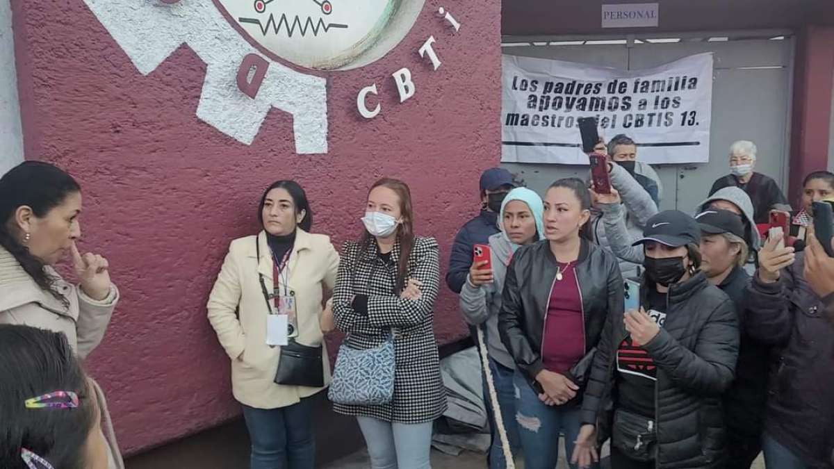 De nuevo padres de familia toman las instalaciones del CBTIS 13 de Xalapa por incumplimiento de acuerdos   