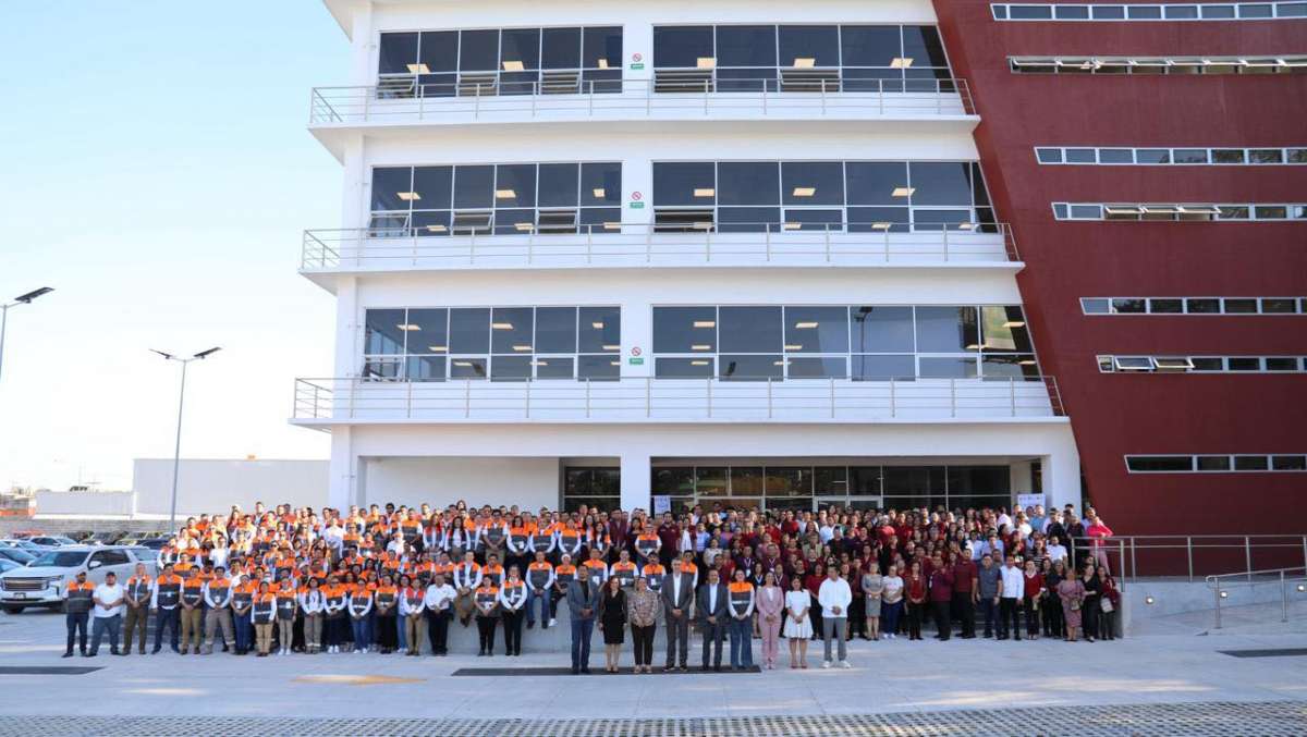 Inaugura Cuitláhuac García la Torre Orgullo Veracruzano