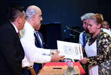 Participan 300 parejas xalapeñas en campaña de Bodas Colectivas