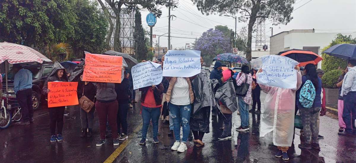 Protestan Antorchistas en CMAS ante carencia de agua  Potable; incumple en la dotación de este vital elemento