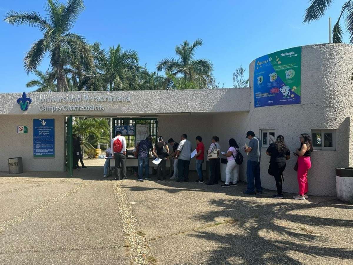 Aproximadamente 5 mil aspirantes a Supervisores Electorales Locales (SEL) y Capacitadores Asistentes Electorales Locales (CAEL) aplicaron el examen de conocimientos del OPLE Veracruz