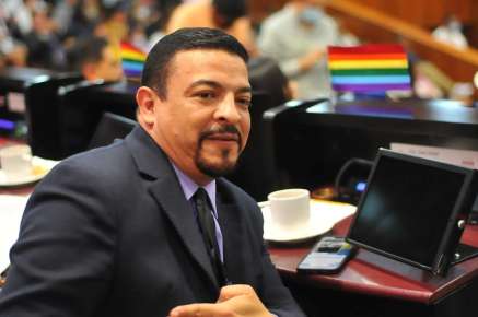 El presidente de la Junta de Coordinación Política (JUCOPO) del Congreso de Veracruz, Juan Javier Gómez Cazarín rechazó que se haya otorgado de bases sindicalizadas al personal del poder legislativo.