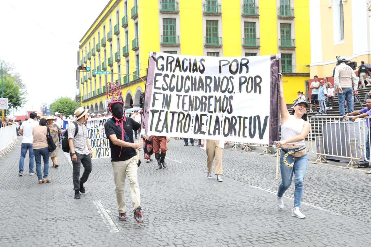 Cumple Gobernador, actores y actrices UV agradecen nuevo teatro