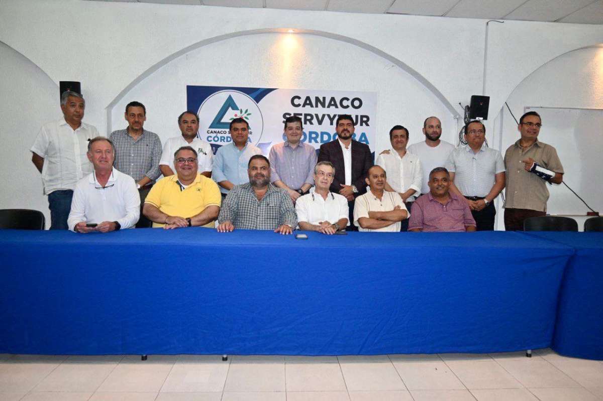 Zenyazen Escobar asiste a encuentro con integrantes de la CANACO