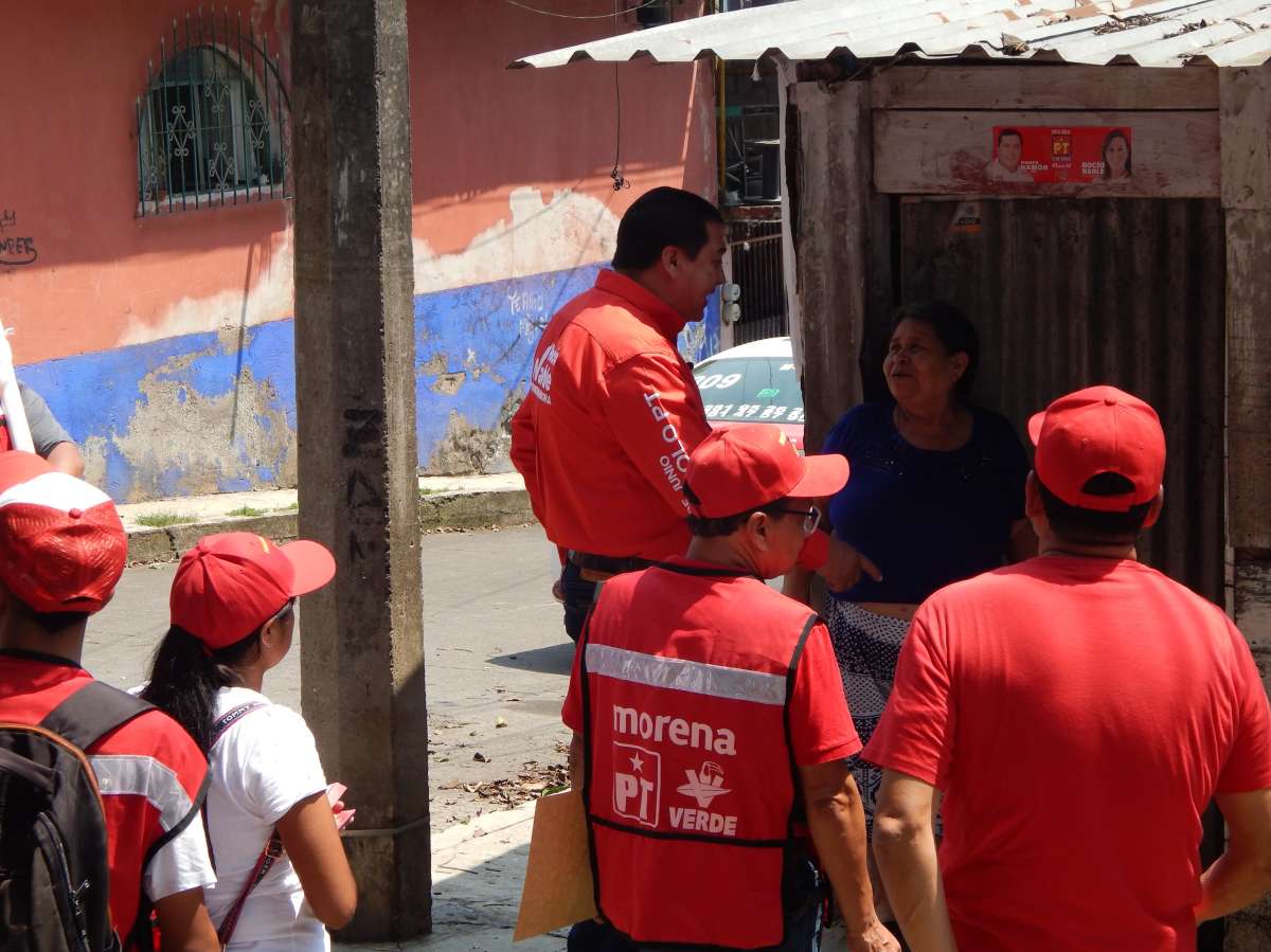Recorre el profe Ramón Díaz distrito 12; visita distintos puntos para escuchar a la gente