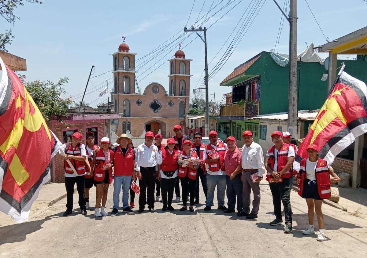 Avanza el Profe Ramón Díaz por el distrito 12; escucha y atiende a la población