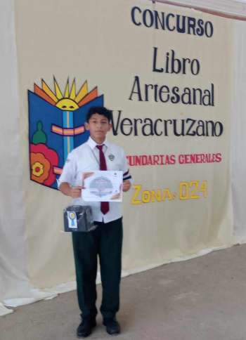 Alumno del Colegio John F. Kennedy Obtuvo Primer Lugar en el Concurso Libro Artesanal Veracruzano