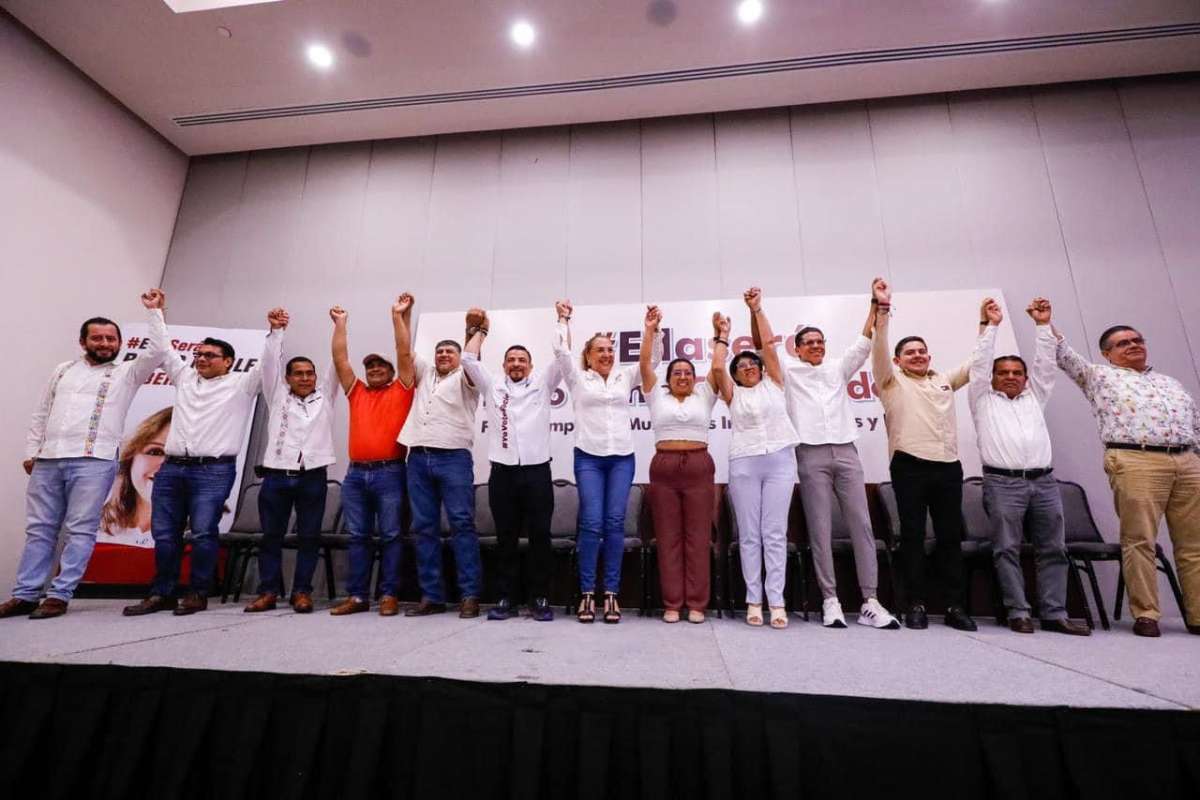 Tejiendo fino: Cazarín suma más presidentes municipales del PRI y PAN a la 4T