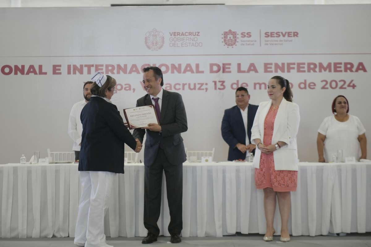 Reconoce Veracruz trayectoria, mérito y profesionalismo de las y los enfermeros