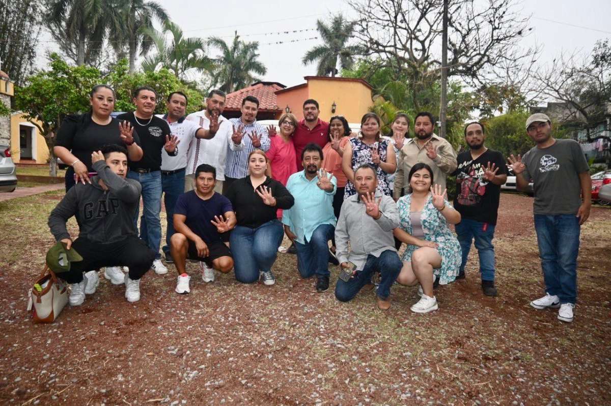 Zenyazen Escobar reconoce al magisterio veracruzano por su papel de formadores de niñas, niños y jóvenes