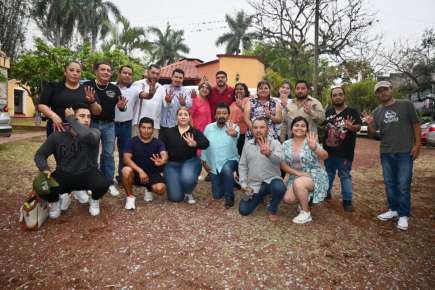 Zenyazen Escobar reconoce al magisterio veracruzano por su papel de formadores de niñas, niños y jóvenes