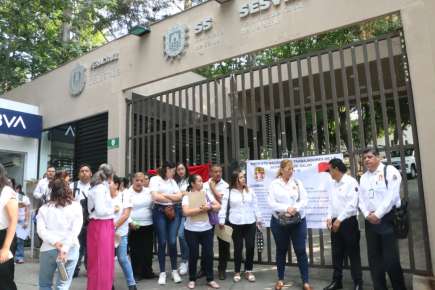 Agremiados de la Sección 70 del SNTSA toman oficinas centrales de la SS y hospitales y centros de Salud de SESVER