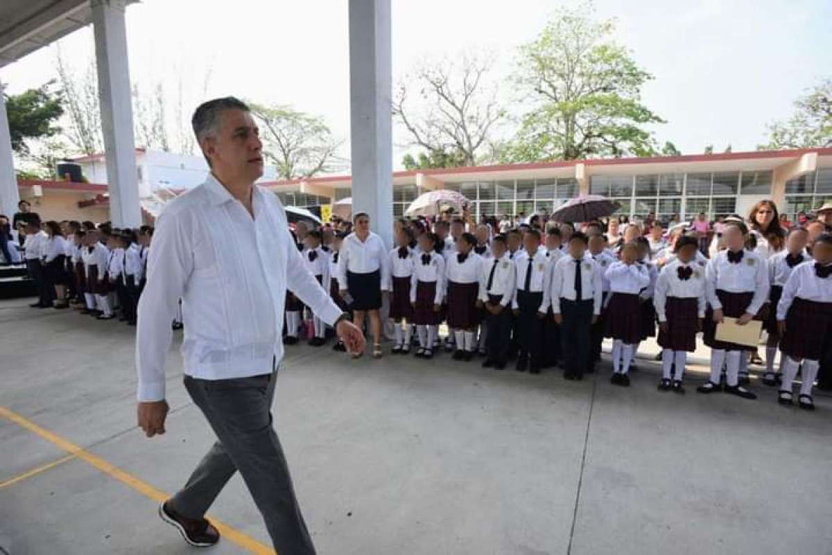 SEV inició investigación en torno al caso de maestro que encerró a alumnos en escuela de Coatzacoalcos  