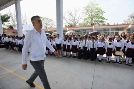 SEV inició investigación en torno al caso de maestro que encerró a alumnos en escuela de Coatzacoalcos  